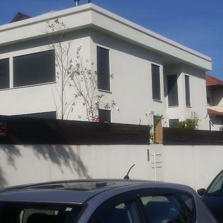 The Pearl Apartment Yehud-Monosson Exterior photo